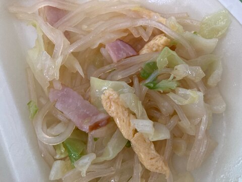 春雨とキャベツとハムの炒め物